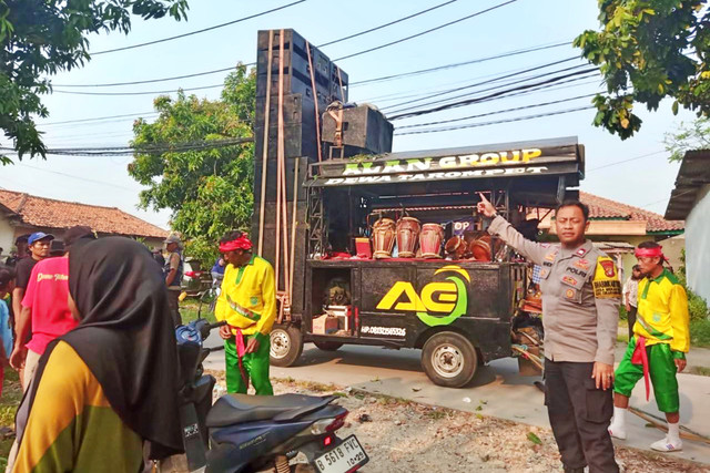 Pemain odong-odong tersengat arus listrik di Kampung Cibeureum RT 03 RW 03, Kelurahan Desa Mekarmukti, Kecamatan Cikarang Utara, Kabupaten Bekasi. Foto: Dok. Humas Polres Metro Bekasi
