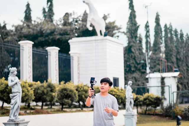 Ilustrasi kamera vlog terbaik di bawah 10 juta Juni 2026. Foto: Unsplash.