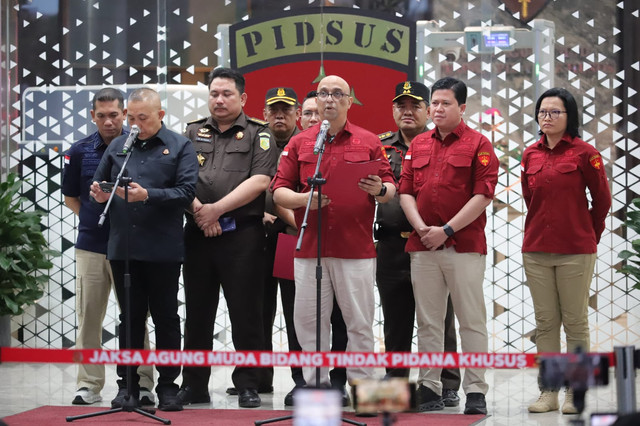 Suasana Konferensi Pers terkait penangkapan Eks Kepala BGN Dadan Hindayana beserta dua mantan wakilnya, Lodewyk Pusung dan Sonny Sonjaya di Kejagung, Jakarta, Rabu (3/6/2026). Foto: Jamal Ramadhan/kumparan