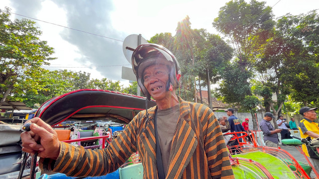 Sugiyo Pranoto, salah satu penerima becak listrik. Foto: Pandangan Jogja/Gigih Imanadi Darma