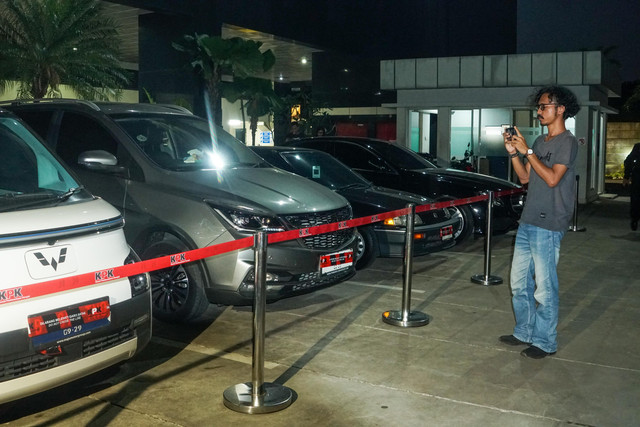 Sejumlah barang bukti berupa kendaraan hasil operasi tangkap tangan (OTT) Komisi Pemberantasan Korupsi (KPK) ditampilkan di Jakarta, Rabu (3/6/2026). Foto: Iqbal Firdaus/kumparan