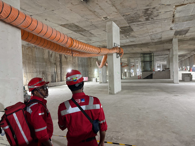 Pembangunan ruang multifungsi bawah tanah atau extend concourse MRT Bundaran HI. Foto: Argya D. Maheswara/kumparan 