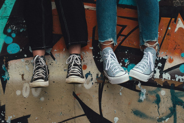Ilustrasi pacaran sehat remaja. Foto Unsplash.