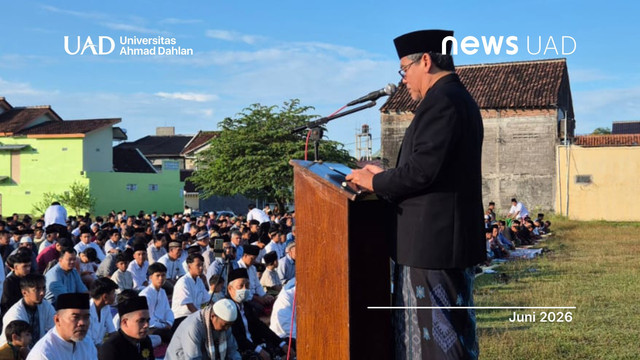 Rektor Universitas Ahmad Dahlan (UAD) khatib salat Iduladha 1447 H di PCM Sleman (Foto. PCM Sleman)