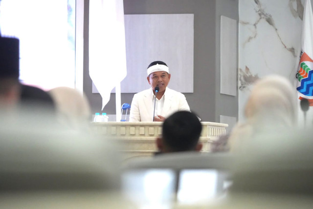 Gubernur Jabar Dedi Mulyadi menghadiri Rapat Paripurna DPRD Provinsi Jawa Barat dengan agenda Penyerahan Laporan Hasil Pemeriksaan BPK RI atas LKPD Provinsi Jawa Barat Tahun Anggaran 2025 di Ruang Rapat Paripurna DPRD Jawa Barat, Rabu (3/6/2026). Foto: Dok. Diskominfo Jabar