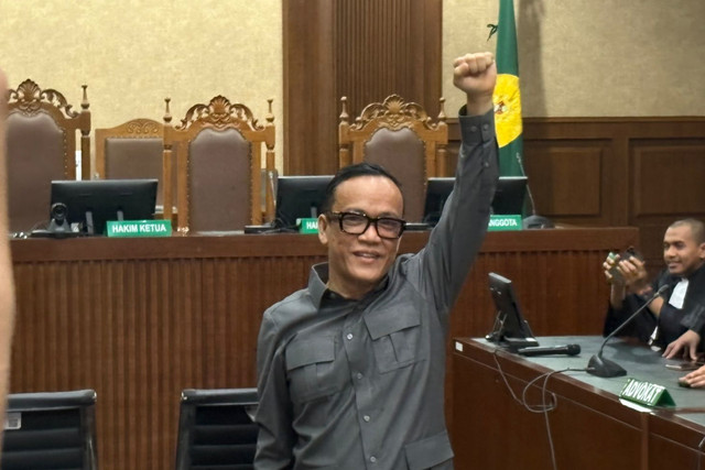 Mantan Wakil Menteri Ketenagakerjaan (Wamenaker), Imannuel Ebenezer Gerungan alias Noel saat tiba di ruang sidang jelang vonis di Pengadilan Tipikor, Jakarta Pusat, Rabu (4/6/2026). Foto: Ryan Iqbal/kumparan