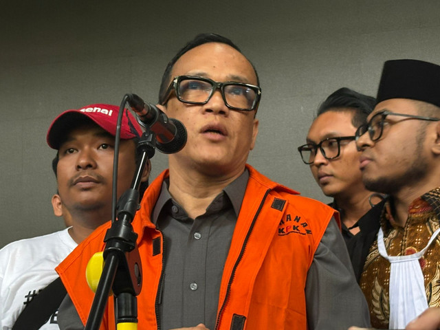 Mantan Wakil Menteri Ketenagakerjaan (Wamenaker), Immanuel Ebenezer Gerungan alias Noel memberikan keterangan pers usai sidang vonis di Pengadilan Tipikor, Jakarta Pusat, Rabu (4/6/2026). Foto: Ryan Iqbal/kumparan