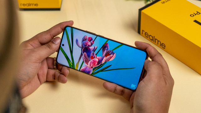 Ilustrasi update harga HP Realme Juni 2026. Foto: Unsplash.