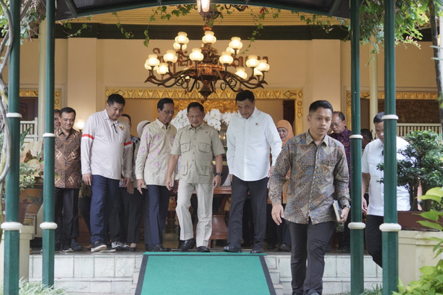 Sejumlah menteri dan kepala daerah se-Jawa dan Bali bertemu di Kantor Gubernur DIY, Kamis (4/6). Foto: Dok. Pemda DIY