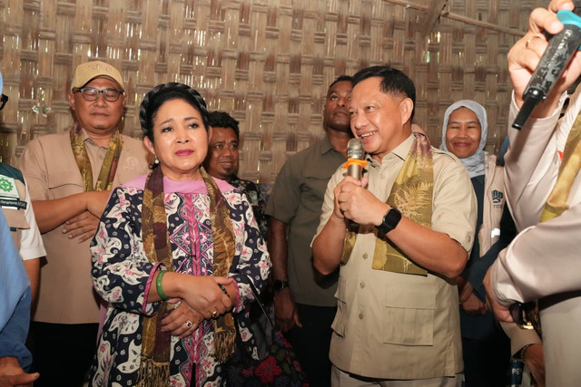 Mendagri Tito Karnavian bersama Menteri PKP Maruarar Sirait meninjau penerima program Bantuan Stimulan Perumahan Swadaya (BSPS) atau bedah rumah di Bantul, DI Yogyakarta, Kamis (4/6/2026). Foto: Dok. Kemendagri