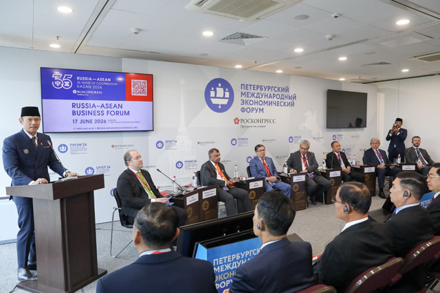Menko Bidang Infrastruktur dan Pembangunan Kewilayahan Agus Harimurti Yudhoyono (AHY) saat berbicara dalam sesi EAEU-ASEAN pada rangkaian St. Petersburg International Economic Forum (SPIEF) 2026 di St. Petersburg, Rusia, Kamis (4/6/2026). Foto: Kemenko Infra 