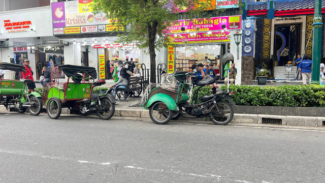 Deretan becak motor (bentor) di kawasan Malioboro. Foto: Pandangan Jogja/Gigih Imanadi 