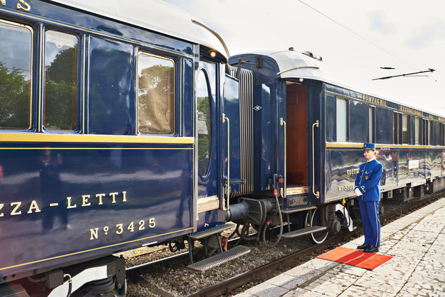 Ilustrasi kereta mewah di Eropa. Foto: Sergey Ryzhov/Shutterstock