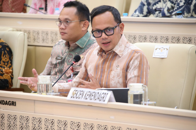 Wamendagri Bima Arya dalam Rapat Dengar Pendapat Komisi II DPR RI, Kamis (4/6/2026).  Foto: Dok. Kemendagri