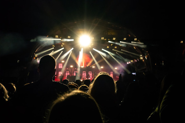 Ilustrasi Konser Raisa mulai jam berapa. Foto: Unsplash.com/Patrick Schöpflin