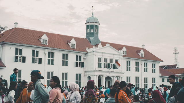Ilustrasi tempat nongkrong gratis di Jakarta, foto: Unsplash/Visual Karsa