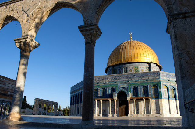 Masjid Al-Aqsa, Yerusalem, salah satu tempat suci tertua di dunia. Foto: JR Ross/Unsplash