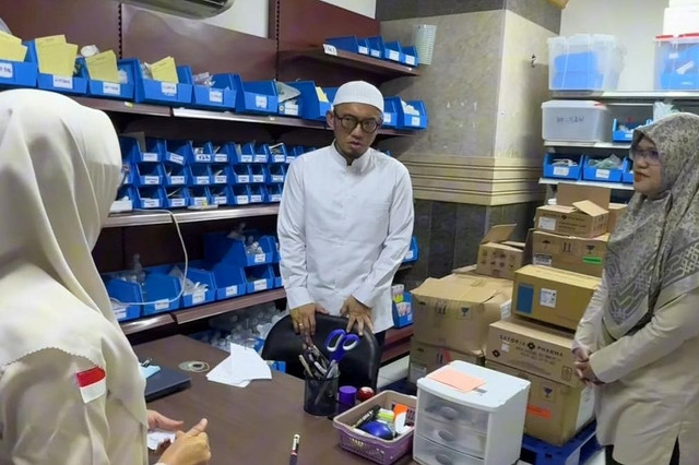 Wakil Menteri Haji dan Umrah (Wamenhaj) Dahnil Anzar Simanjuntak di KKHI Madinah. Foto: MCH 2026
