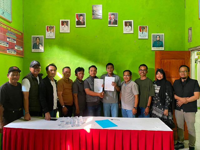 PTPN I Regional VII Wilayah Lampung resmi berdamai dan memaafkan Nur Wahid, terdakwa kasus dugaan penggelapan getah karet. Dok: Istimewa.