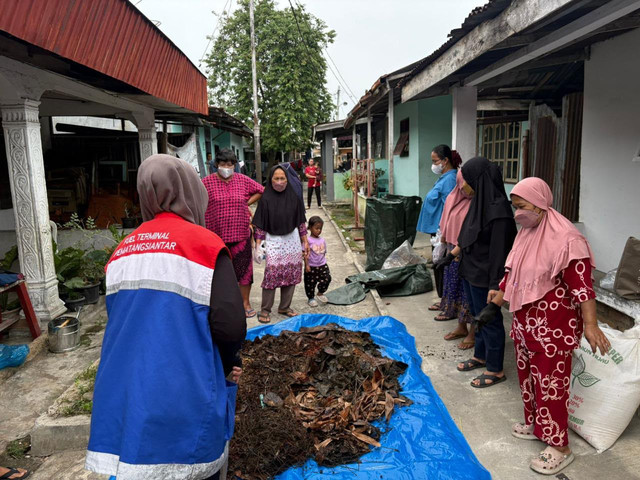 Pengembangan budidaya ikan berbasis teknologi bioflok di Kelurahan Mundam, Kecamatan Medang Kampai, Kota Dumai, Riau, Sabtu (6/62026). Foto: Pertamina Patra Niaga