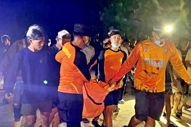 Jasad Elmi Febrianti saat dievakuasi Tim SAR. Foto: Dok. Istimewa
