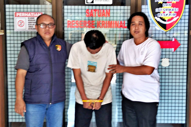 Ahmad Rizky Hidayaturrahman (32), pelaku pembunuhan bidan bernama Murtafia Rafika Devi (34), warga Desa/Kecamatan Besuki, Kabupaten Situbondo. Foto: Dok. Polres Situbondo