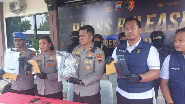 Polisi tetapkan Purwadi Wahyudi, menantu yang kirim sate maut ke mertua di Boyolali sebagai tersangka pada Senin (8/6). Foto: Dok. kumparan