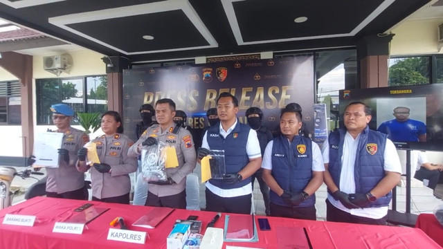 Polisi tetapkan PW, menantu yang kirim sate maut ke mertua di Boyolali sebagai tersangka pada Senin (8/6). Foto: Dok. kumparan