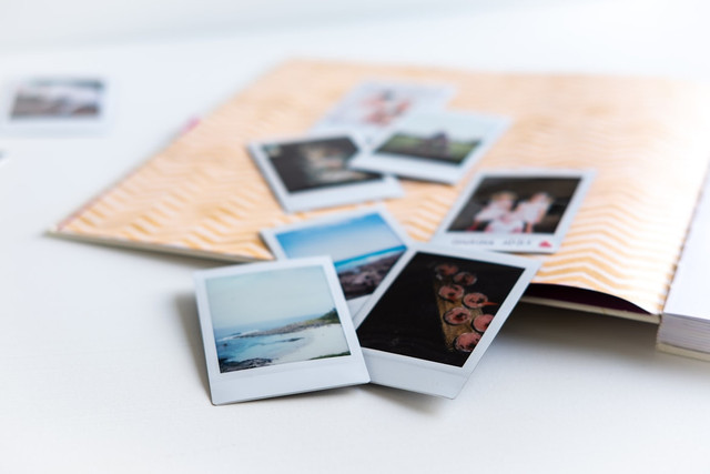 Ilustrasi stamp event Photoism. Foto: Unsplash.com/Rirri