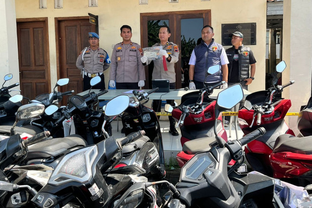 Sejumlah sepeda motor yang digelapkan oleh Ibra Maulana Ibrohim (23), mahasiswa kampus negeri di Semarang. Foto: Dok. Istimewa