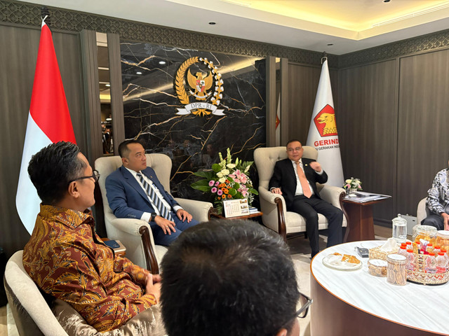 Wakil Ketua DPR Sufmi Dasco Ahmad dan Menteri Sekretaris Negara Prasetyo Hadi bertemu dengan Dirut Bank Himbara di Kompleks Parlemen, Senayan, Jakarta, Selasa (9/6/2026). Foto: Nasywa Athifah/kumparan