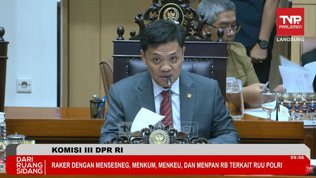 Rapat kerja Komisi III dengan Mensesneg, Menkum, dan Menpan RB terkait Rancangan Undang-Undang Polri di DPR RI, Senayan, Jakarta, pada Selasa (9/6/2026). Foto: YouTube/ TVR Parlemen