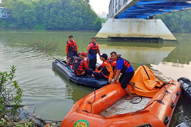 Lukman Hakim (23), pemancing yang tenggelam di Kali lamong, perbatasan Kabupaten Gresik dan Kota Surabaya, ditemukan meninggal dunia pada Selasa (9/6/2026). Foto: Dok. Basarnas Surabaya