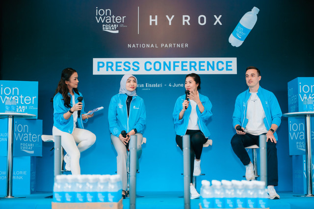 Sesi Press Conference bersama Deputi Bidang Pembudayaan Olahraga Kemenpora Sri Wahyuni, perwakilan ION WATER Puspita Winawati, dan perwakilan HYROX William Petty. Foto: Dok. ION WATER