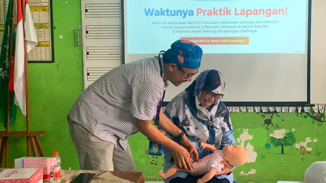 Dosen UMY Latih Guru dan Staf Sekolah Hadapi Henti Jantung dan Tersedak