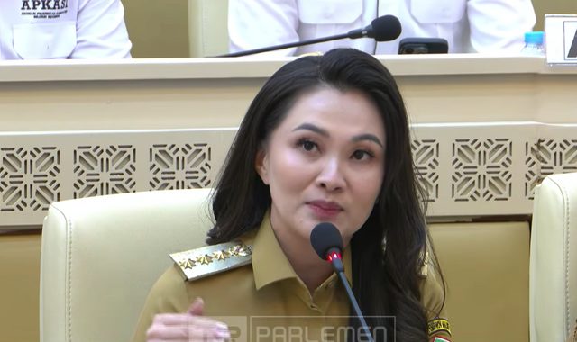 Gubernur Malut Sherly Tjoanda di Komisi II DPR, 8 Juni 2026, membahas PPPK dan honorer. Foto: Dok. Youtube DPR RI