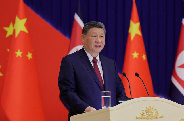 Presiden China Xi Jinping berbicara dalam perjamuan yang dipandu oleh pemimpin Korea Utara Kim Jong Un di sela kunjungan negaranya di Pyongyang, Korea Utara, Senin (8/6/2026). Foto: KNCA/via Reuters