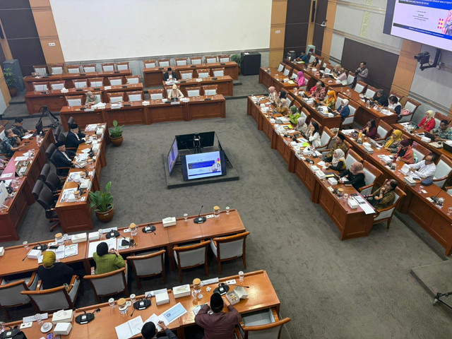 Suasana rapat kerja Komisi VIII DPR dengan Menteri PPPA Arifah Fauzi di Kompleks Parlemen, Senayan, Jakarta, Selasa (9/6/2026). Foto: Nasywa Athifah/kumparan