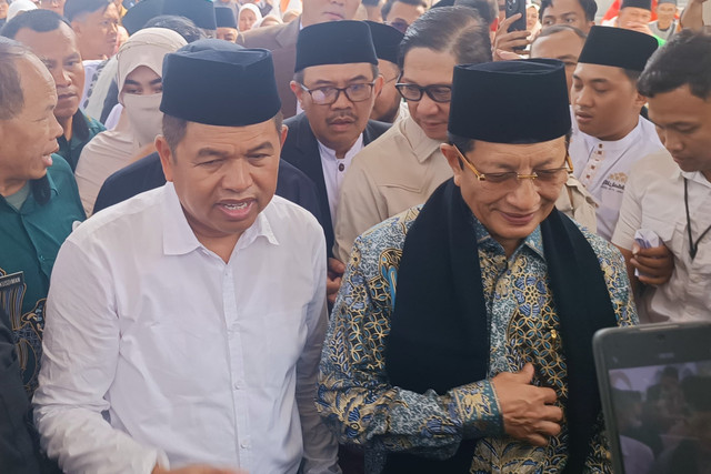 Gubernur Jawa Barat, Dedi Mulyadi dan Menteri Agama Republik Indonesia, Nasaruddin Umar usai acara Menyambut Tahun Baru Hijriyah Menguatkan "Cinta Islam dan Islam Cinta" di Masjid Al-Jabbar pada Selasa (9/6/2026). Foto: Abisatya/kumparan