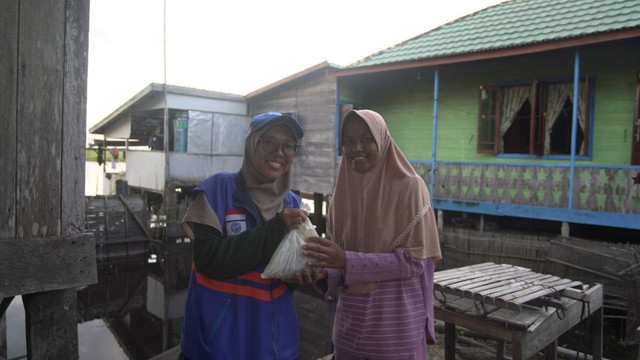 Kebahagiaan Warga Dusun Duo, Desa Serdang setelah 3 tahun menanti adanya qurban (Sumber: DT Peduli)