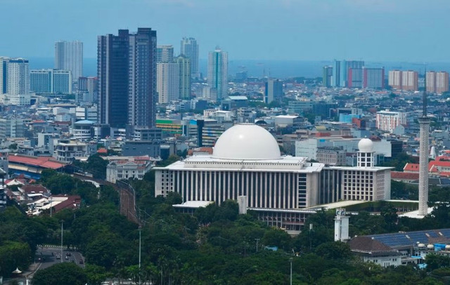 Pusat dakwah Masjid Istiqlal di tengah kota Jakarta. Foto: Iqro Rinaldi/ Unsplash.