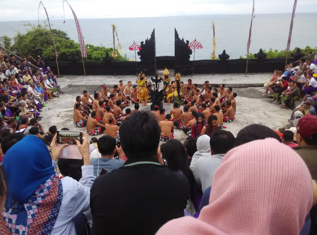 Sumber: dokumentasi pribadi penulis, pertunjukan Tari Kecak 2017.