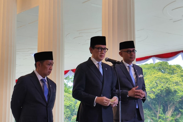 Wamenlu Arif Havas Oegroseno memberikan keterangan terkait penyerahan surat keterangan Dubes negara sahabat ke Presiden Prabowo Subianto di Istana Merdeka, Jakarta, Selasa (9/6/2026). Foto: Jonathan Devin/kumparan