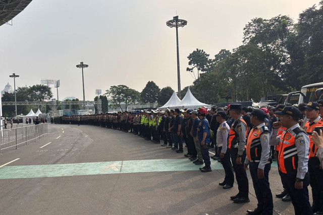 Apel pengamanan jelang pertandingan Timnas Indonesia melawan Mozambik di Stadion Gelora Bung Karno, Jakarta, Selasa (9/6/2026). Foto: Polres Jakarta Pusat