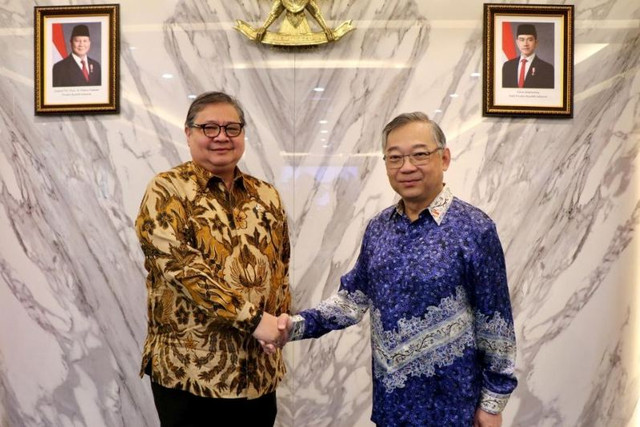 Menko Perekonomian Airlangga Hartarto bertemu Wakil PM Singapura sekaligus Menteri Perdagangan dan Industri Gan Kim Yong. Foto: Kementerian Perdagangan dan Industri Singapura