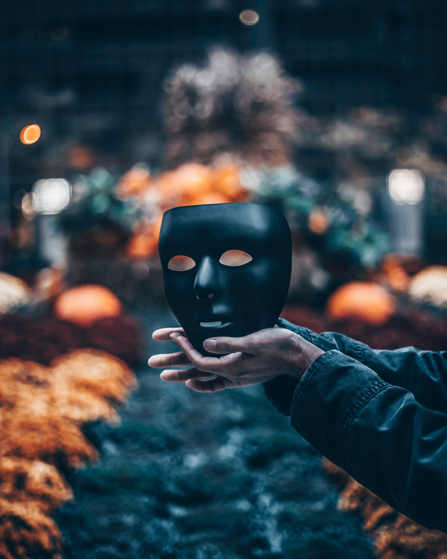 Ilustrasi topeng. Foto: John Noonan/Unsplash