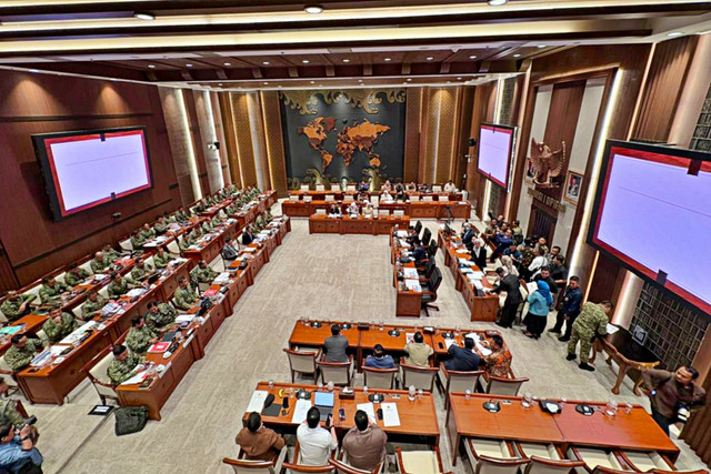 Komisi I DPR RI menggelar rapat kerja bersama Menteri Perthanan RI Sjafrie Sjamsoeddin dan Panglima TNI Jenderal Agus Subiyanto di Kompleks Parlemen, Senayan, Jakarta, Rabu (10/6/2026). Foto: Jeni Ritanti/kumparan