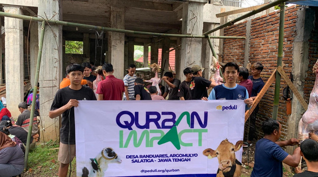 Kebahagiaan Warga Randuares atas kegiatan Qurban Impact yang digelar DT Peduli Jateng (Sumber: DT Peduli)