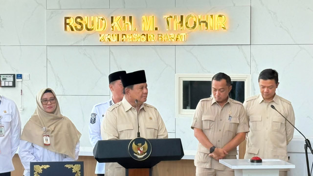 Presiden Republik Indonesia Prabowo Subianto tiba di Krui, Pesisie Barat, Lampung, Rabu (10/6/2026) untuk mersesmikan Rumah Sakit Umum Daerah (RSUD) KH. M. Thohir Krui. Foto: Zamachsyari/kumparan