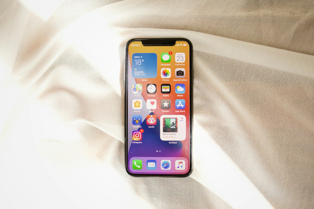 Ilustrasi iOS 27 kapan rilis. Foto: Unsplash.